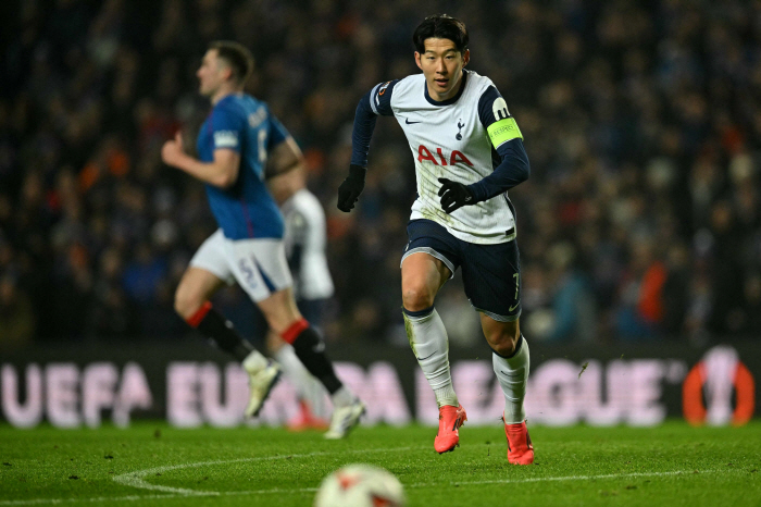 He's good at 'Winger Son Heungmin'...Why SON Top again? Postecoglou's 'No Tactical Rotation'...Tottenham draw 1-1 against Rangers