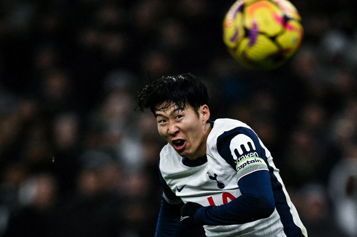 He's good at 'Winger Son Heungmin'...Why SON Top again? Postecoglou's 'No Tactical Rotation'...Tottenham draw 1-1 against Rangers