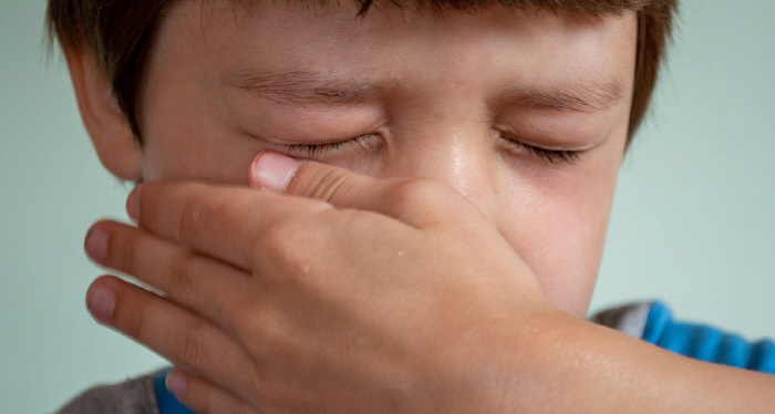 A child crying every night with leg pain, growing pains...What about the treatment?