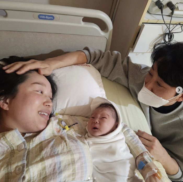 Son Heon-soo became a 44-year-old father..Son's first reveal, my veins don't stop crying. 