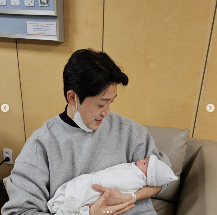 Son Heon-soo became a 44-year-old father..Son's first reveal, my veins don't stop crying. 