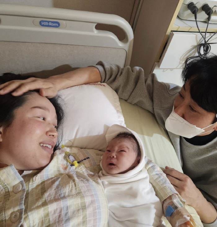 As soon as Son Heon-soo reveals his newborn daughter, there is a misunderstanding. I hope there will be no misunderstanding in the future