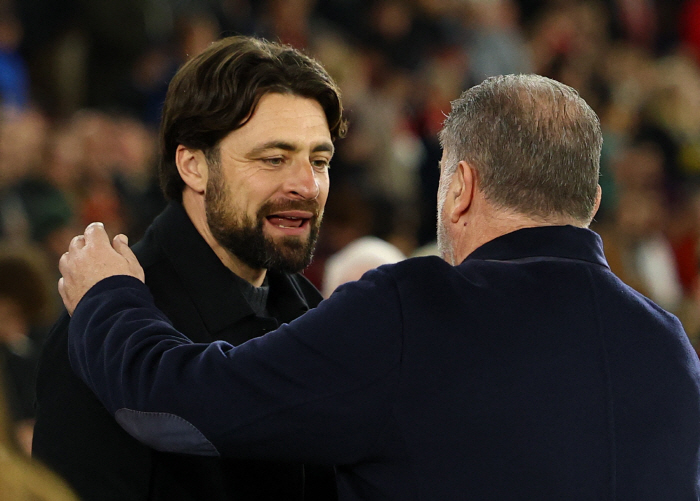 Director, where are you going? Southampton manager who left early after failing to score his fifth goal against Tottenham...Finally, I left for good