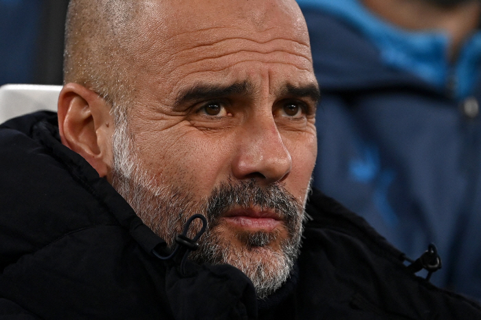 Face bloody  red wound Guardiola, shocking self-harm → There was a reason to hidea problem that has been afflicted for years