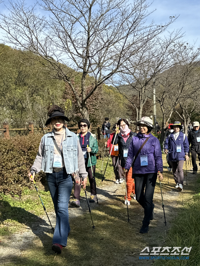 Is it hard to work out?You gain energy when you work out, right? Nordic Working Happy Road Accompanied by Daejeon Active Seniors 