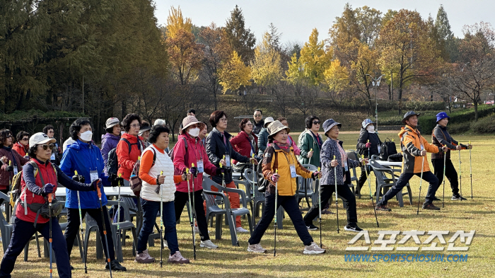 Is it hard to work out?You gain energy when you work out, right? Nordic Working Happy Road Accompanied by Daejeon Active Seniors 