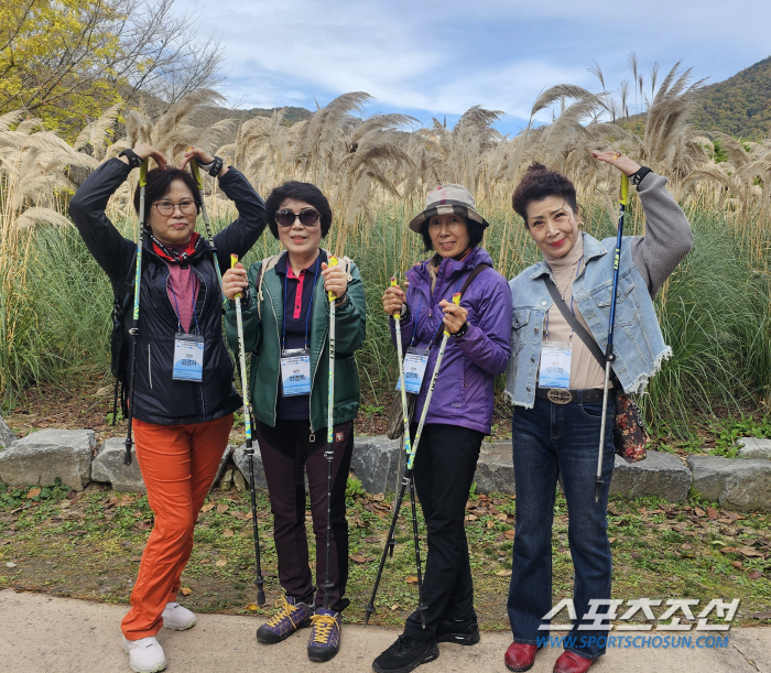 Is it hard to work out?You gain energy when you work out, right? Nordic Working Happy Road Accompanied by Daejeon Active Seniors 