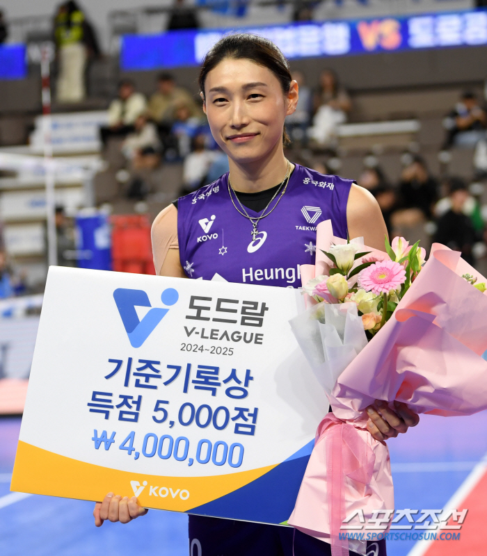 Kim Yeon-koung's invincible rise and secret is to block asphyxiation...Should I write a new record of 16 wins in a row? 3rd place Jeong Kwan-jang → 2nd place Hyundai Engineering & Construction also sharpened. 