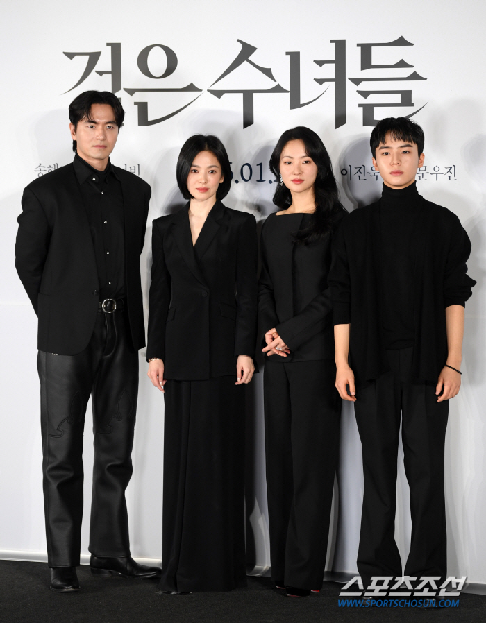  Lee Jinwook Song Hyegyo Jeon Yeo Bin Moon Woo Jin Black nuns