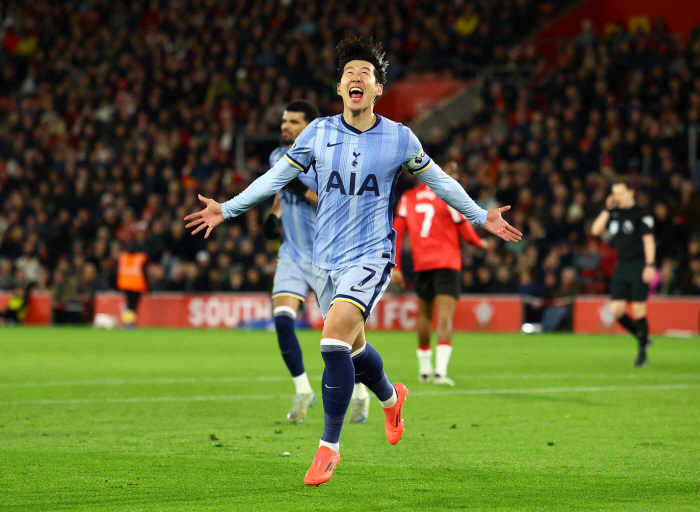 SON Special Uniform Gift → Tottenham's new history! Son Heung-min's 45 minutes is enough, 1 goal, 2 assists, and a perfect rating relay of praise