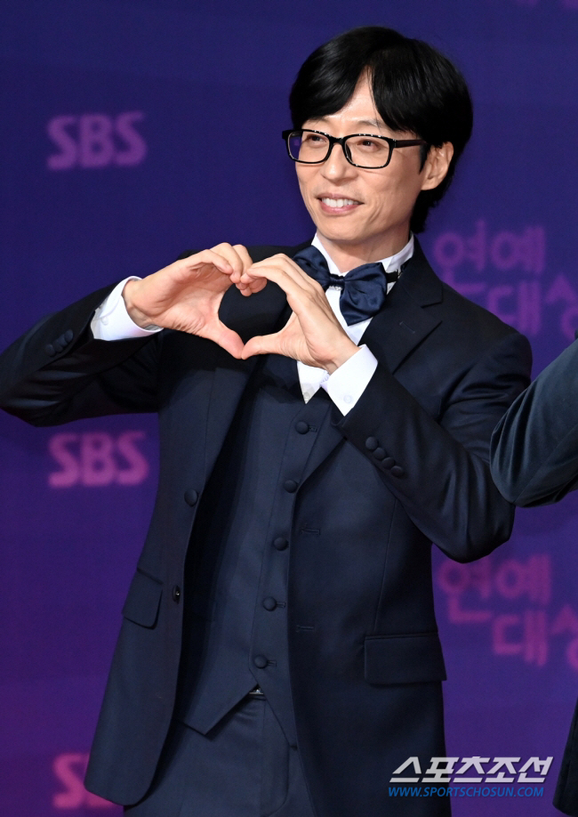 At this point, Yoo Jae-seok, a one-day story, has been donating briquettes for 12 years. Infinite challenge