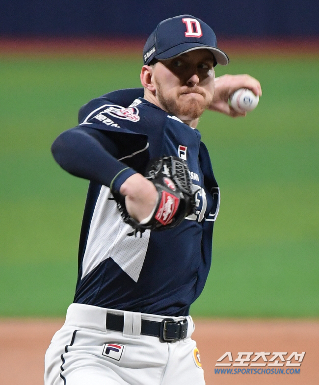 Doosan's 23-win left-hander will also go to the Mets...Are you writing another KBO reverse export myth