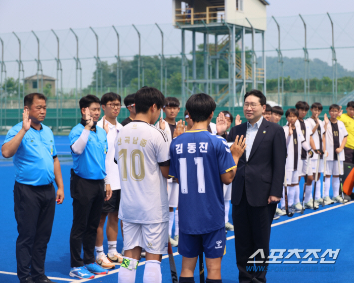 Lee Sang-hyun, President of the Korea Hockey Association, Resigns Forever Hockey People Support Hockey Development Anytime, Anywhere 