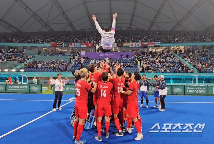 Lee Sang-hyun, President of the Korea Hockey Association, Resigns Forever Hockey People Support Hockey Development Anytime, Anywhere 