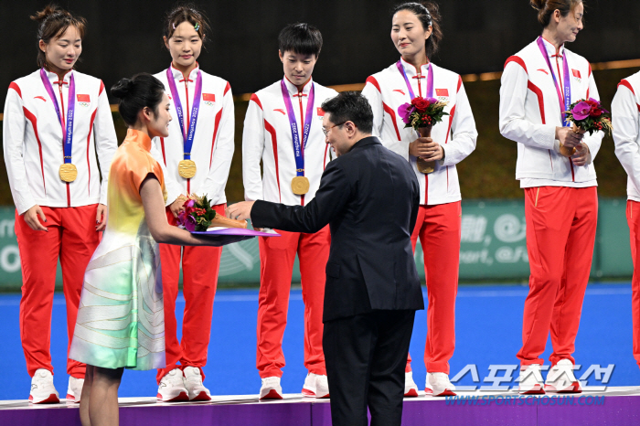 Lee Sang-hyun, President of the Korea Hockey Association, Resigns Forever Hockey People Support Hockey Development Anytime, Anywhere 