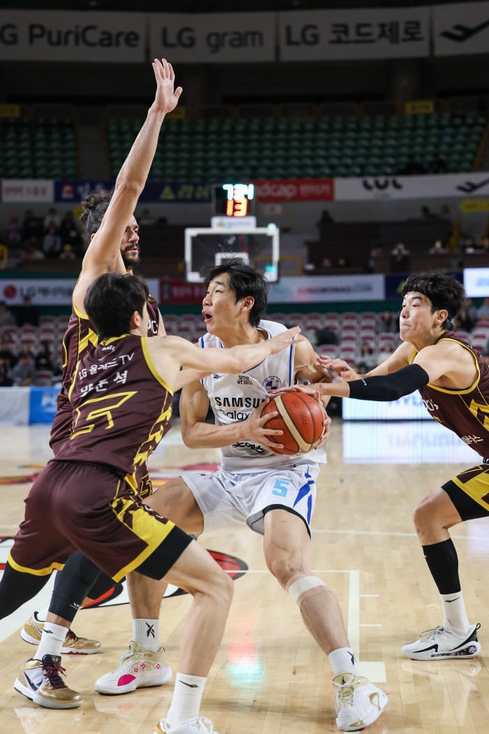  Two units  Tamayo & Marayo dominating under the basket. LG and Samsung defeated each other by 14 points in a three-game winning streak. The time has come for a leap to the top