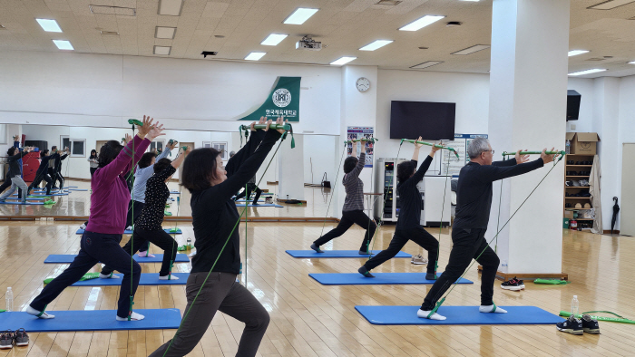 Park Chae-hee, a professor at Hankook University of Education, said, 'Activating sports for the elderly in a super-aged society and preparing for my future 