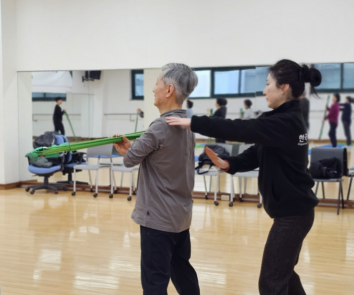 Park Chae-hee, a professor at Hankook University of Education, said, 'Activating sports for the elderly in a super-aged society and preparing for my future 