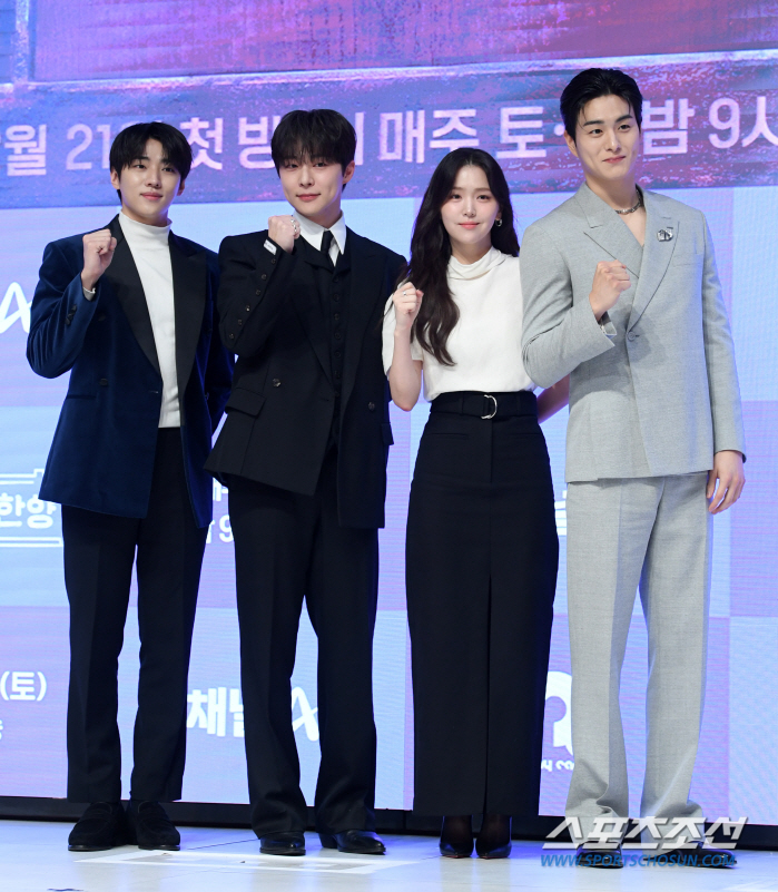  Perfect meeting of historical drama and youth Bae In-hyuk, Kim Ji-eun, Jeong Geon-ju, and Park Jae-chan's Joseon version of youth romance check-in Hanyang 