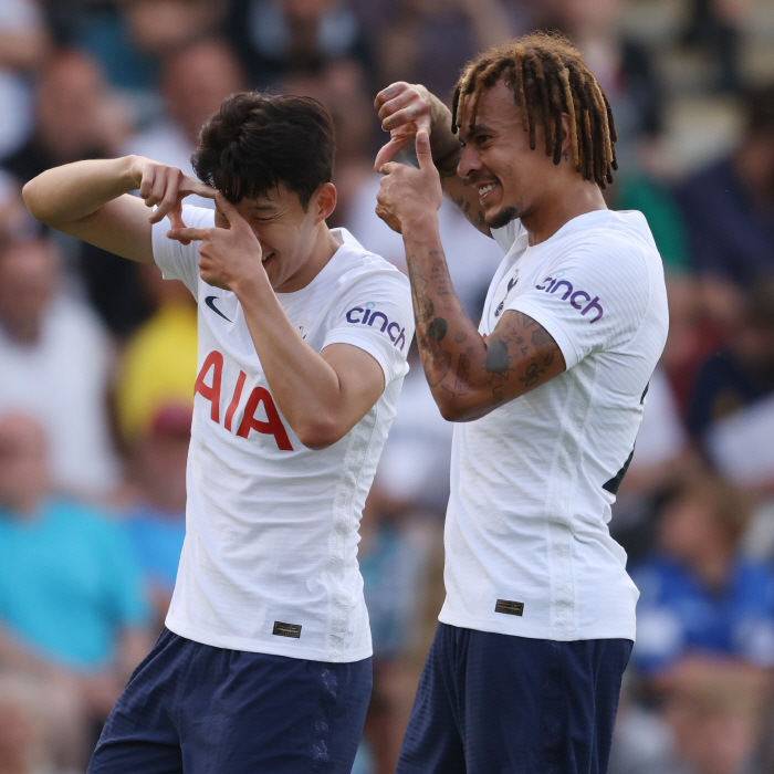 Son Heung-min, Tottenham's best friend, Hwang Hee-chan's racism → Preparing to return to the controversial team after leaving the fist...Arsenal Legend, take care of it