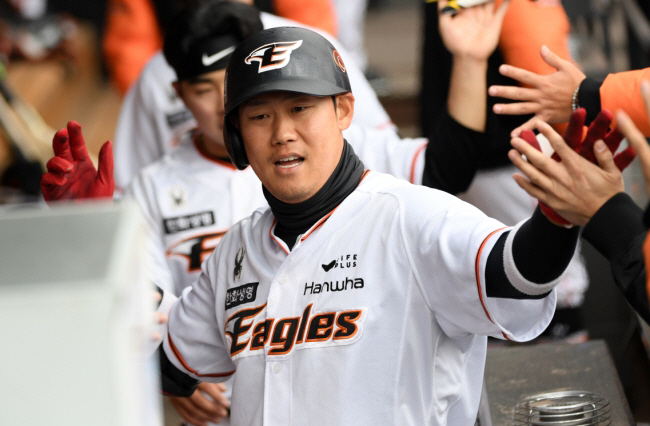 Why is Ha Joo-seok, a 30-year-old shortstop, unpopular