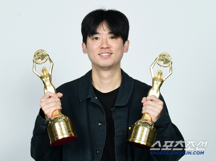  Park Jungmin, thank you for calling my name...Cho Hyun-chul, a star rookie director who the movie industry has paid attention to (Cheongryong Award Interview)