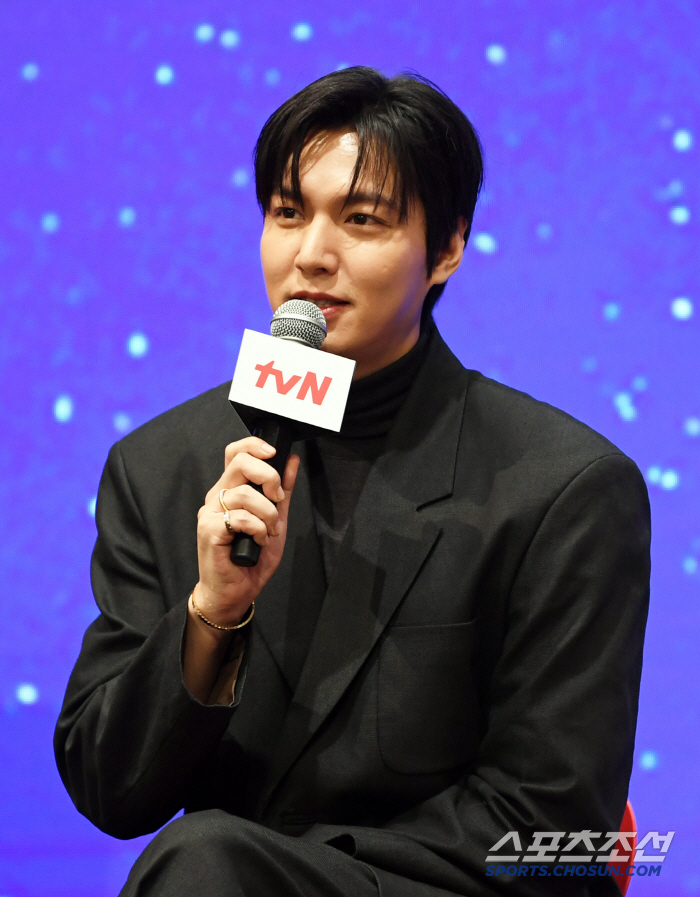  Director Lee Minho is also in love with the visual