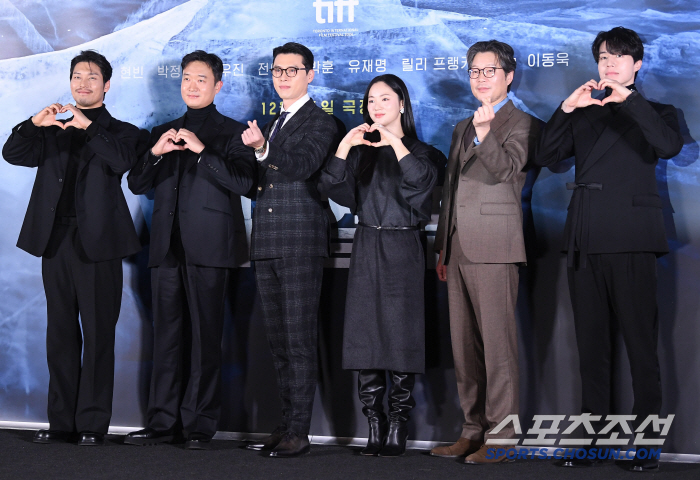  Hearts of actors in the movie Harbin