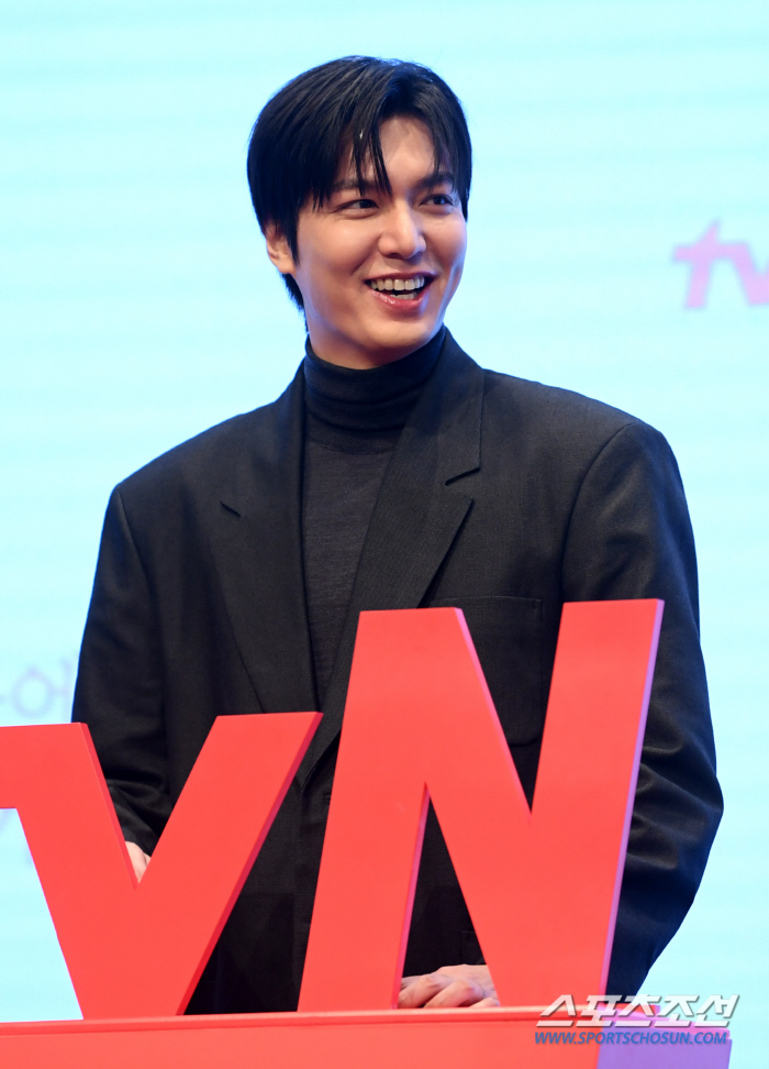  Lee Minho's heart flutters