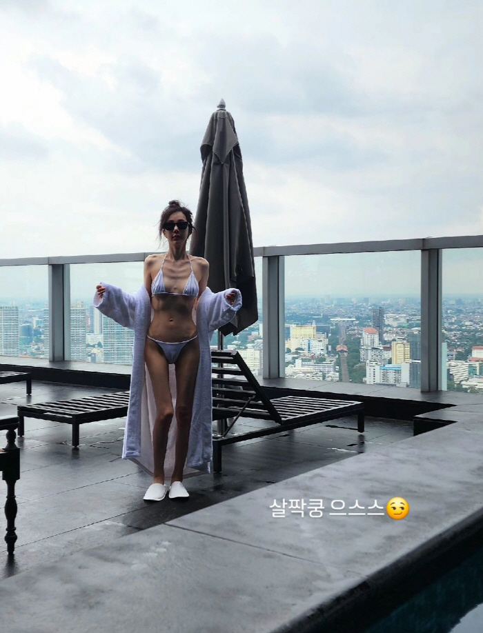 Thai Chaebol ♥ Shin Joo-ah, skinny body with loose bikini exposed