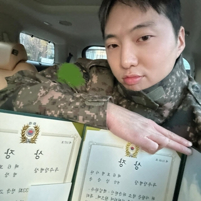 The aftermath of Song Min-ho's poor service...Kang Seung-yoon holds a discharge event despite the expiration of excellent soldiers 