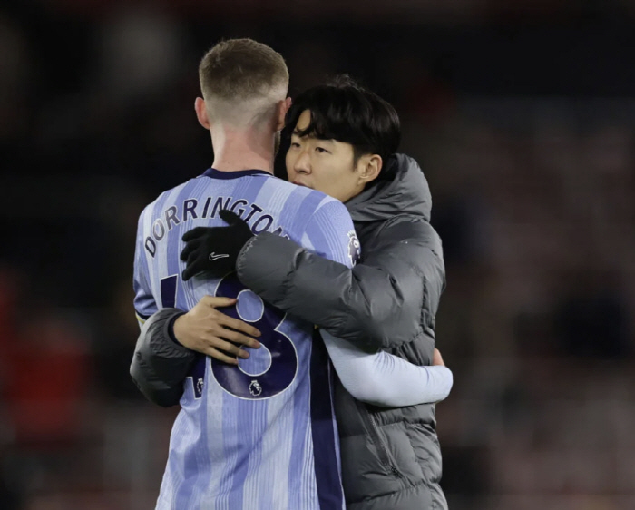 Hwang Heechan team, look at the captain and learn! Son Heung-min showed the captain's dignity→ Express special support to promising players in the first division