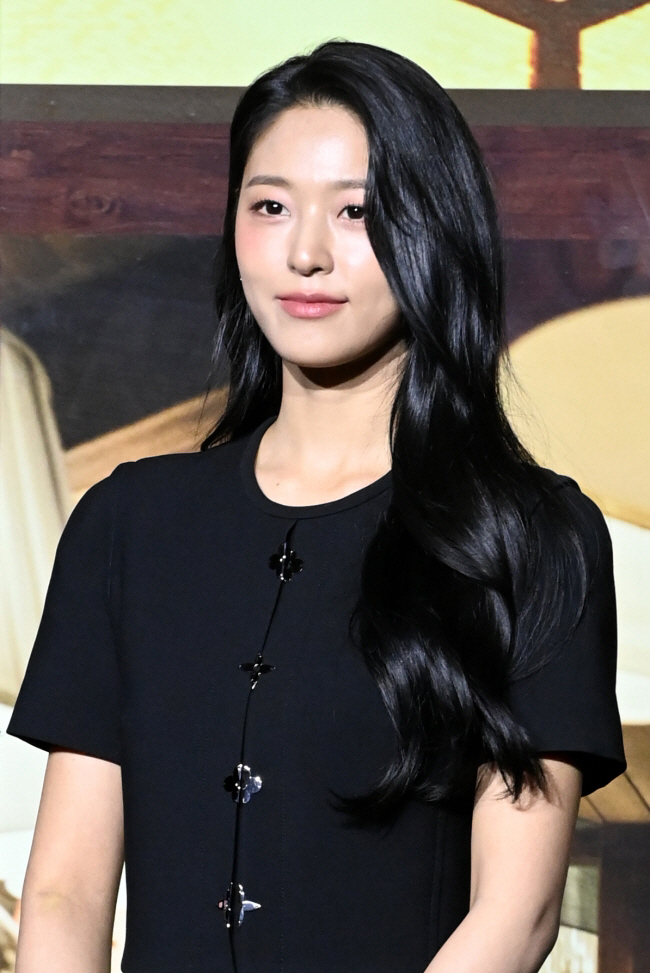 I'd like to do it if I had a chance to mention the possibility of Seolhyun, an actor from AOA