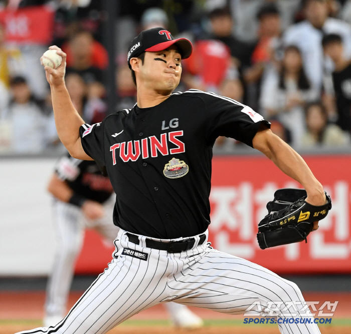 It was a fantastic keystone…. Incheon High School shortstop second baseman → Now he is a pitcher second baseman. Overcoming difficulties → Stretch the first team. The success story continues 