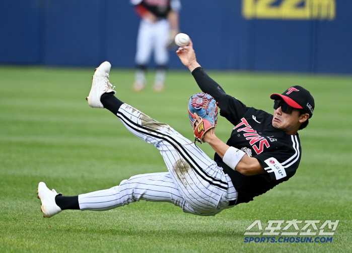 It was a fantastic keystone…. Incheon High School shortstop second baseman → Now he is a pitcher second baseman. Overcoming difficulties → Stretch the first team. The success story continues 