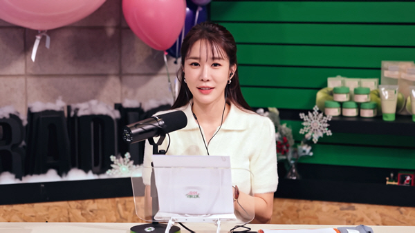 Yoo In-na and IU Reunite on Radio, Display Perfect Chemistry