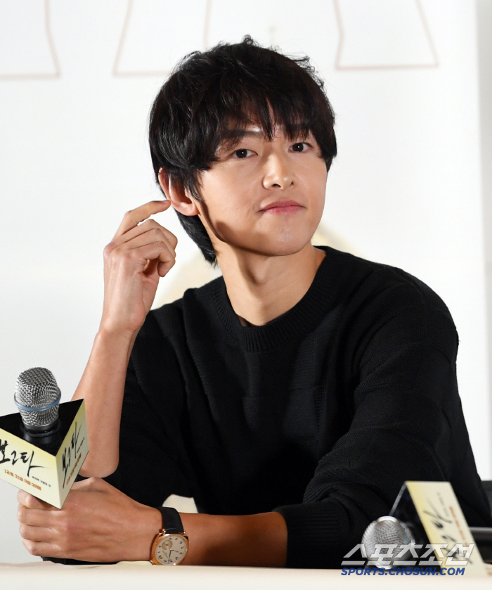 Song Joong-ki Highlights Family Ties to Colombia at 'Bogota' Premiere