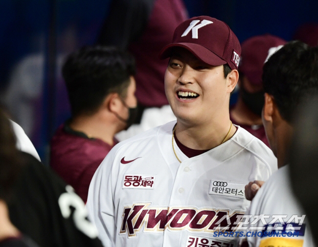 KIA fans know how to cheer for you. I'll repay you Cho Sang-woo's sincerity, how did it feel to be traded? 