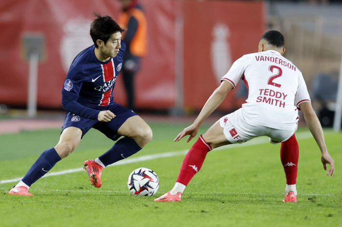 'Perfect corner kick.' Lee Kang-in flew again! Super Joker Success PSG Reverses Monaco 42 Reversals 'Running First'