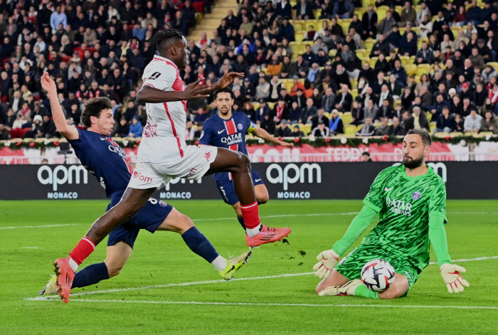 Reckless play → Faint facial injury PSG Donnarumma shock, fatal wound to opponent studs to be examined