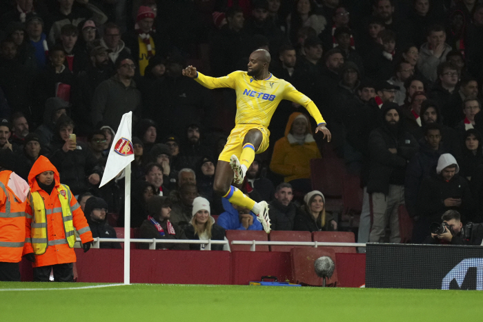  Jesus Hat-Trick Arsenal came from behind to beat Palace 3-2! They made it to the semi-finals of the League Cup