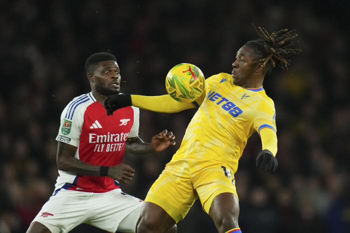  Jesus Hat-Trick Arsenal came from behind to beat Palace 3-2! They made it to the semi-finals of the League Cup