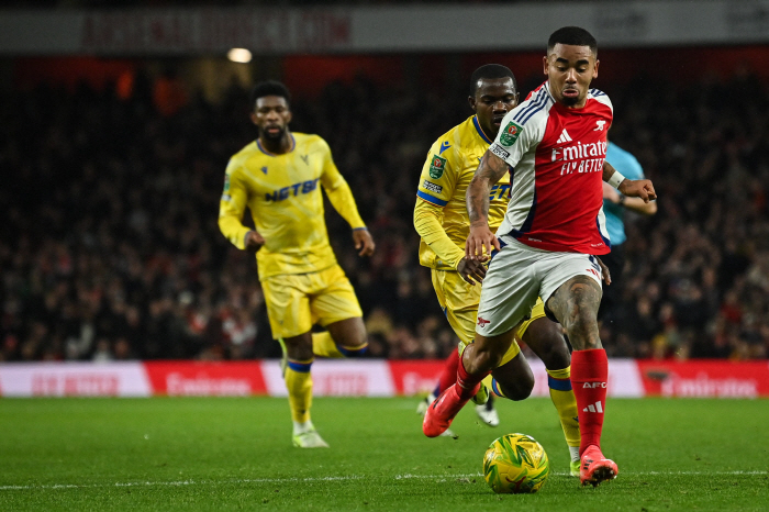  Jesus Hat-Trick Arsenal came from behind to beat Palace 3-2! They made it to the semi-finals of the League Cup