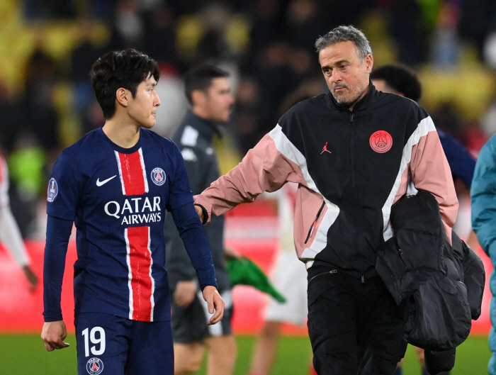 Wonderful! This is how it goes. PSG's Lee Kang-in is the leading player in the come-from-behind victory with the winning goal AS, and Kook University's Minamino falls down!