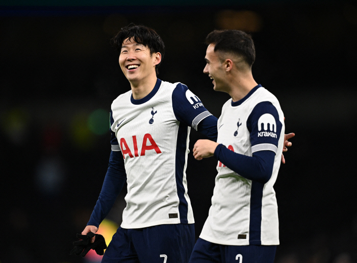 Captain's Dignity Son Heung-min covers his fellow goalkeeper who made a series of mistakes...Let's move forward together → One team on crutches and comfort