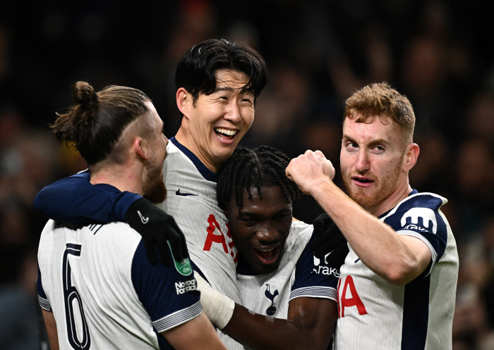 A corner kick goal like an explosive Son Heung-min game, and Tottenham advanced to the semifinals by beating Manchester United...Solanke multi-goal → 4 to 3 great games