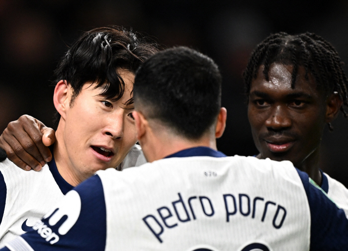 A corner kick goal like an explosive Son Heung-min game, and Tottenham advanced to the semifinals by beating Manchester United...Solanke multi-goal → 4 to 3 great games