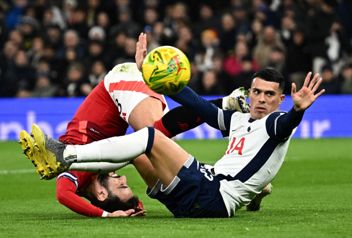 Cowardly X abusive language to Son Heung-min, and even violent play by Captain...Manchester United lost the game, lost the manners