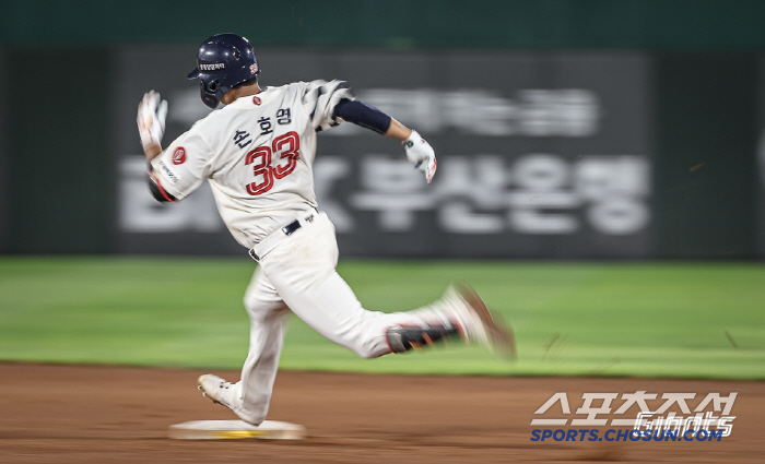 I achieved my first dream at the age of 30...Thanking the club indefinitely Will Busan's third baseman grow into a big gun? 