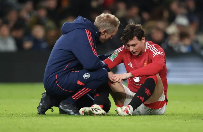 Manchester United's Lindelof is the most useless in the world, and his glass body is certified, and a sudden injury → a loser